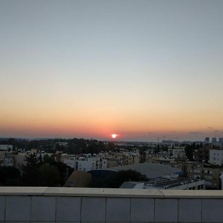 Herzelia Rooftop Special 2 Room Apartment Exterior photo